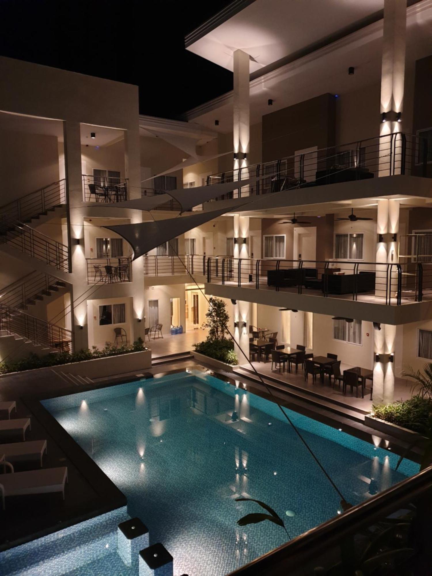 Rovira Suites Dumaguete City Экстерьер фото
