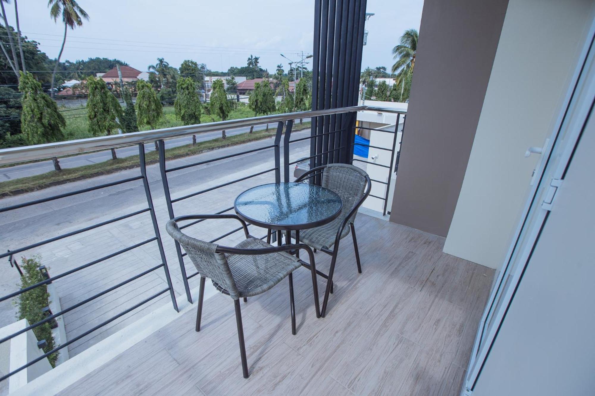 Rovira Suites Dumaguete City Экстерьер фото